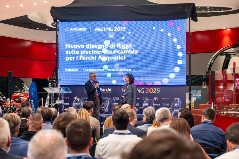 Presentazione sul palco del Meeting 2025
